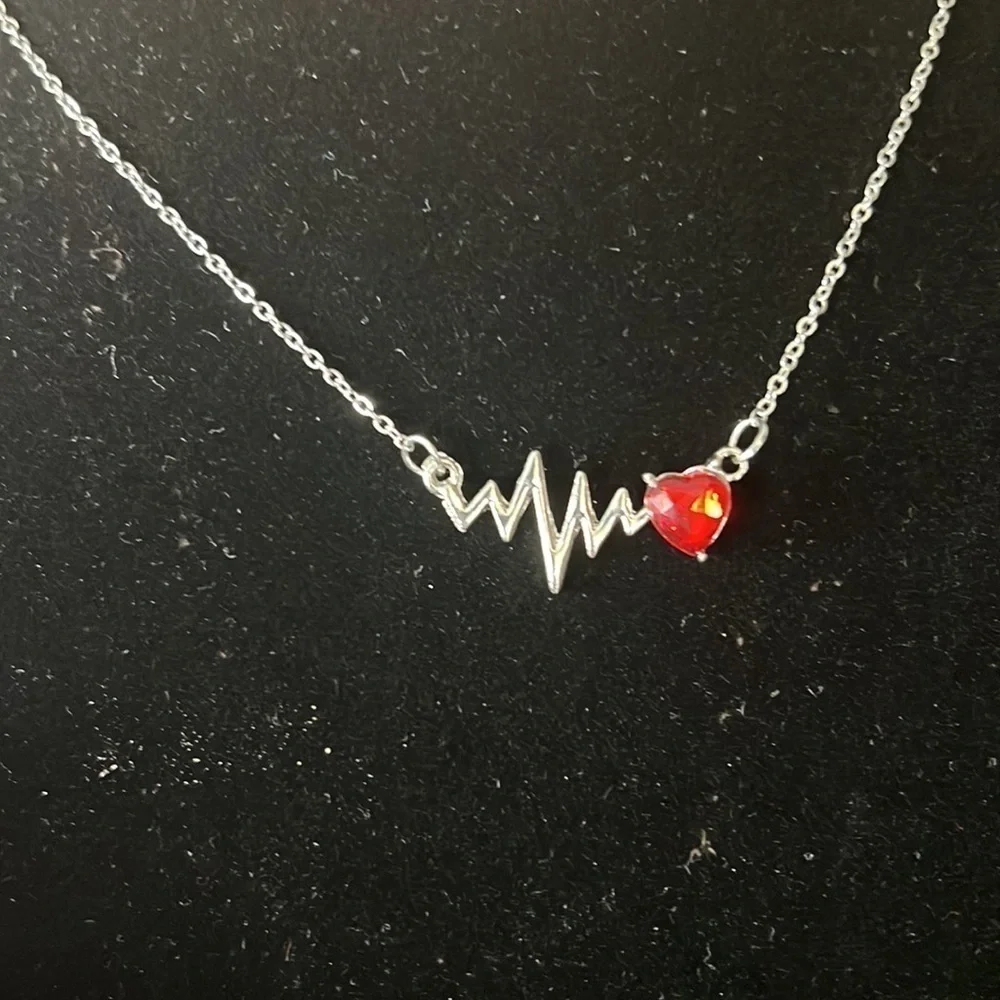 N/A heartbeat necklace
